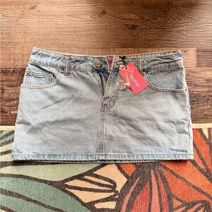 Light Wash Denim Mini Skirt - Edikted